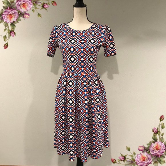 LuLaRoe Dresses & Skirts - Gorgeous LuLaRoe Amelia dress
